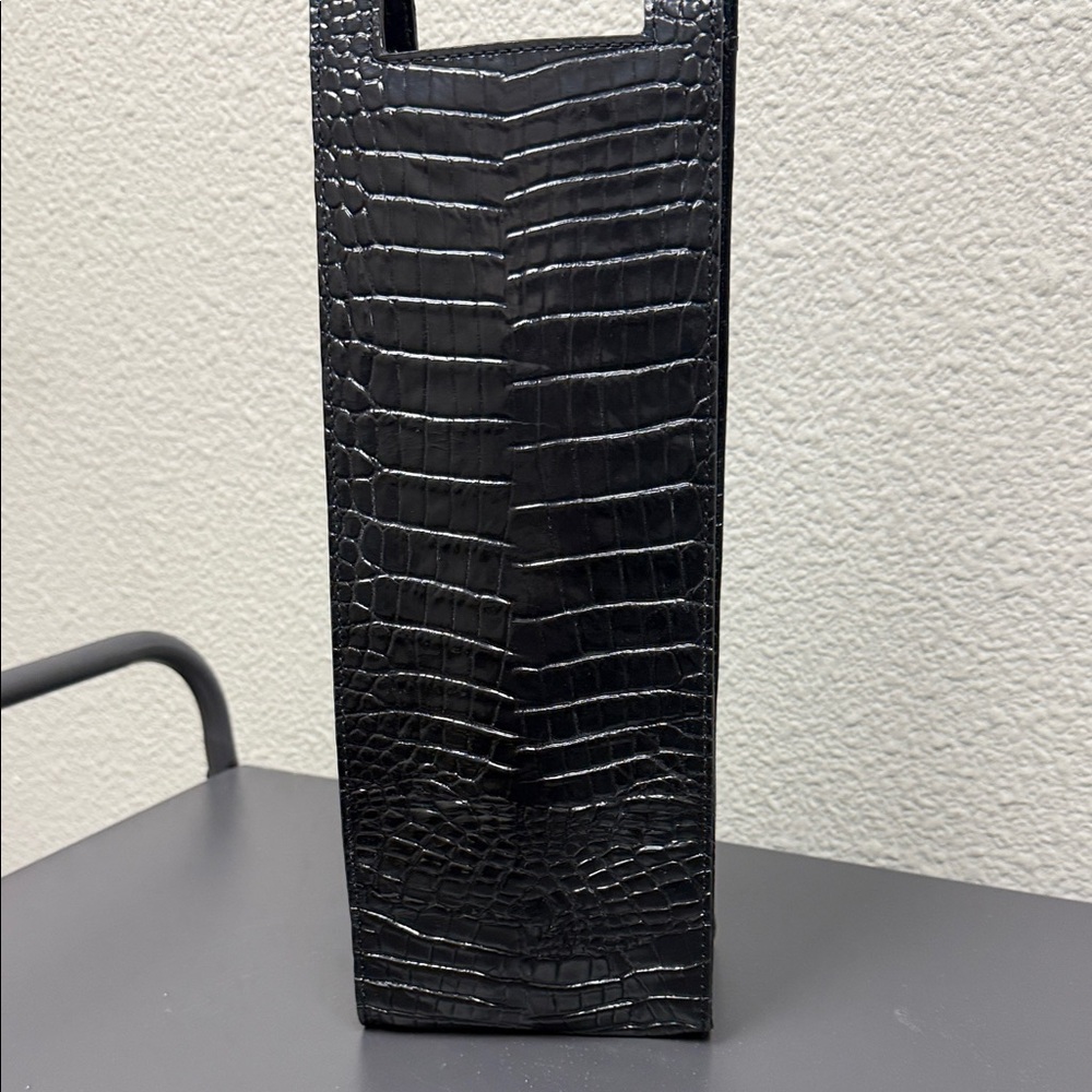 Brahmin Black Crocodile-Embossed Wine 🍷 Bag - Picture 5 of 9